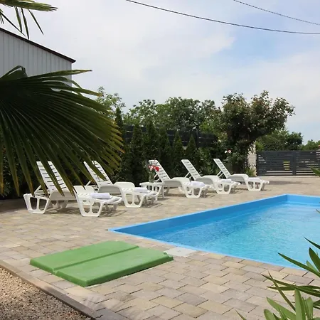 Bianca Mit Pool Nah Am Lanterna Дом отдыха Тар